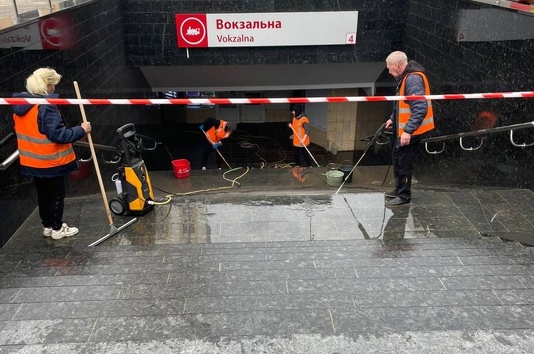 У підземних переходах продовжуються роботи з прибирання та благоустрою