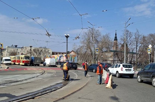 На Сергіївському майдані оновлюють трамвайну колію