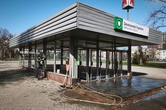 У Харкові тривають роботи з прибирання підземних переходів метрополітену