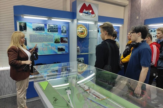 Майбутні залізничники завітали до Кімнати історії метрополітену